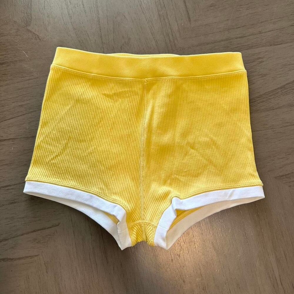 Yellow ribbed shorts with white